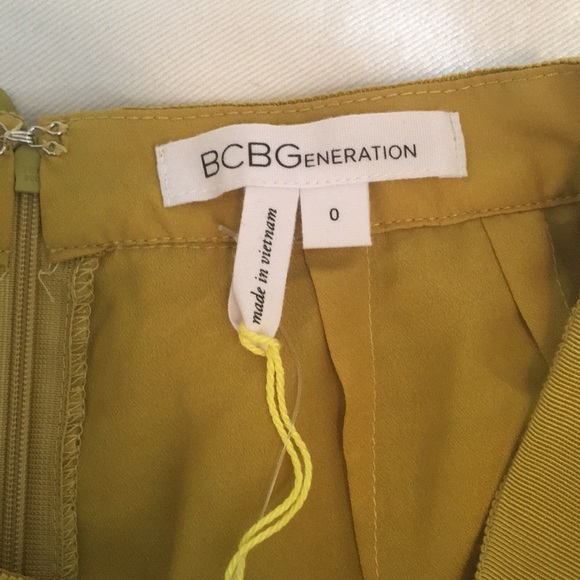 BCBG SHORTS NWT - Picture 2 of 3